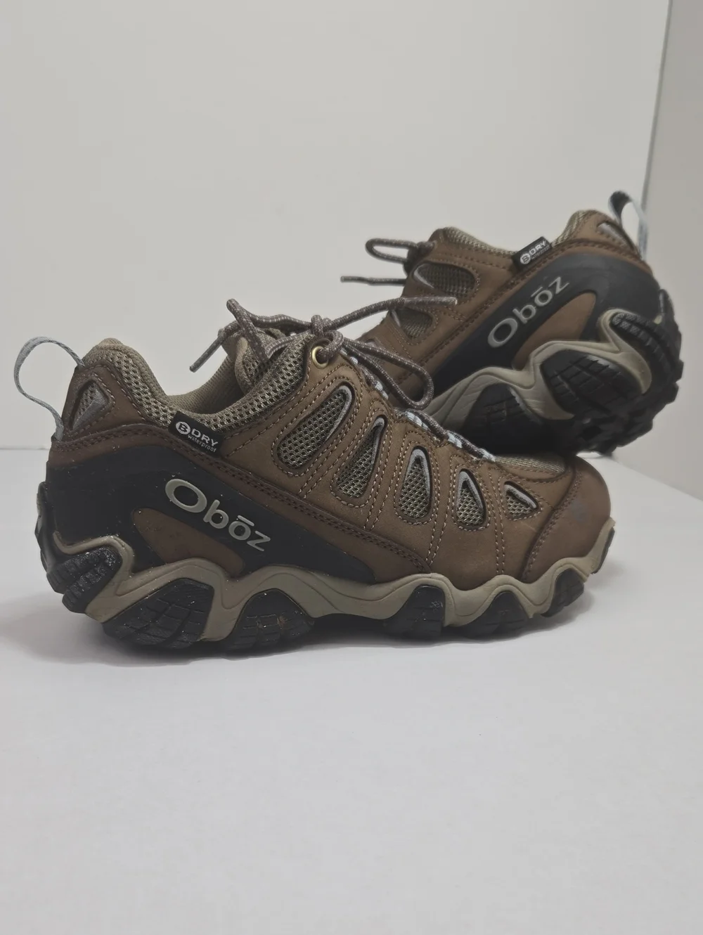 Oboz sawtooth ii low womens Sz 9.5 Waterproof Leather Hiking Shoes Brown.